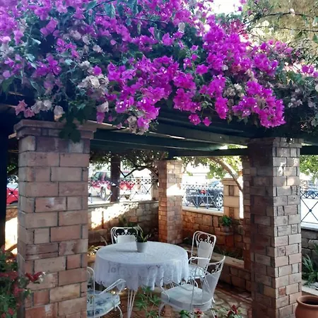 Veneto's Garden Apartment