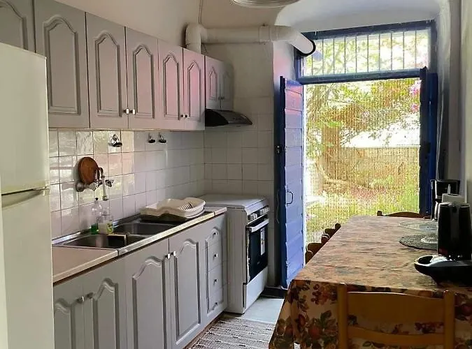 Veneto's Garden Kardhamili